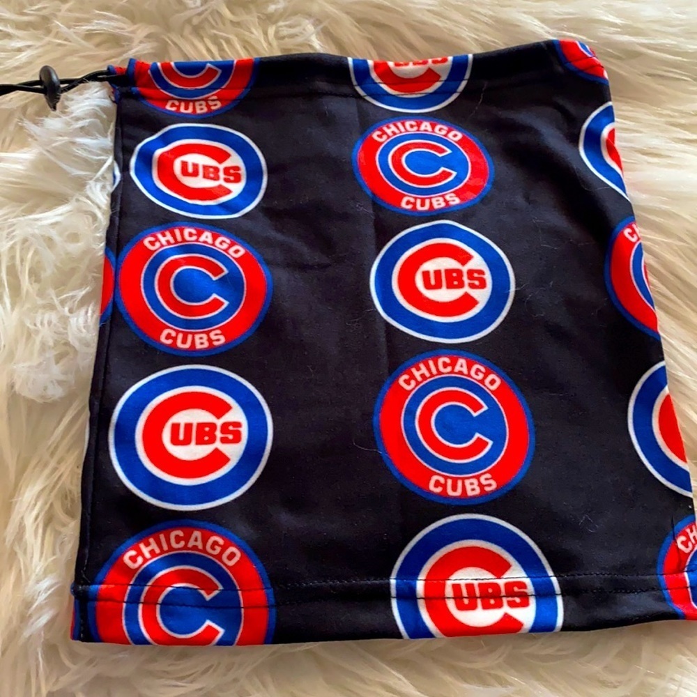 New without tags cubs face covering